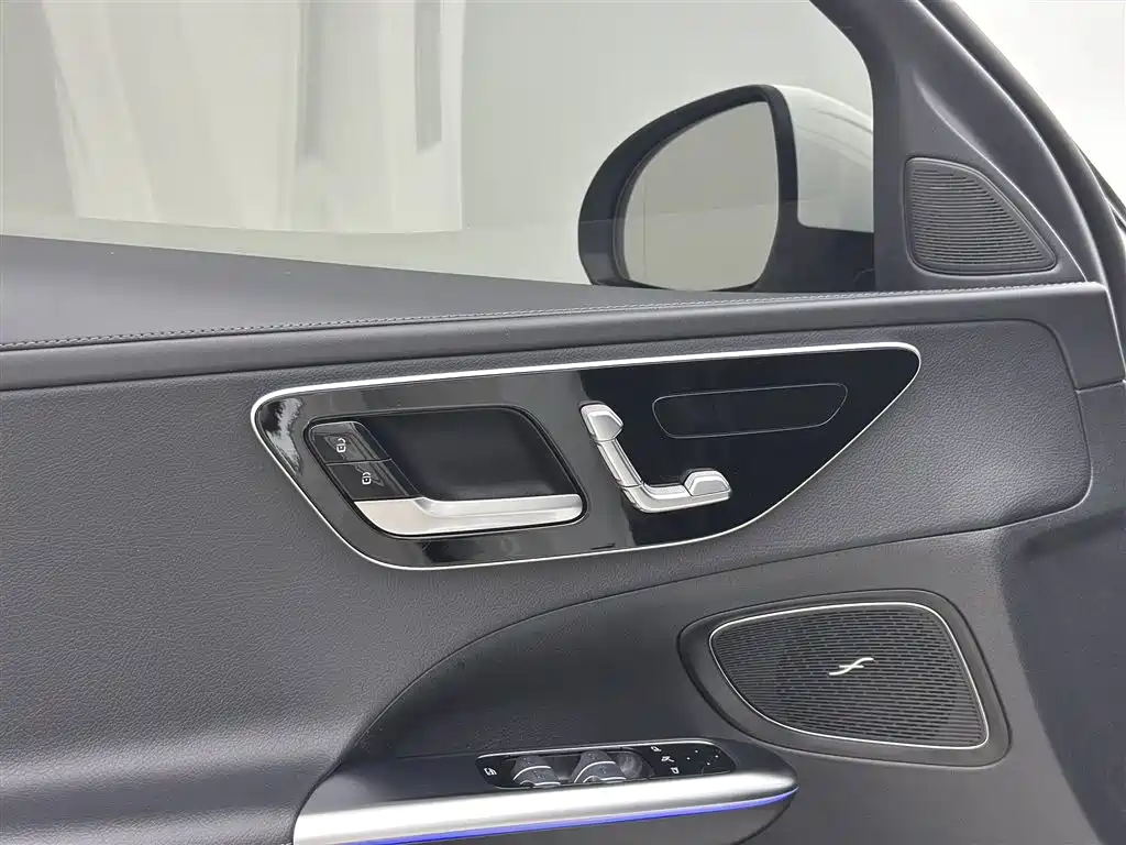 Mercedes-Benz C-Class 2023 — фото 14