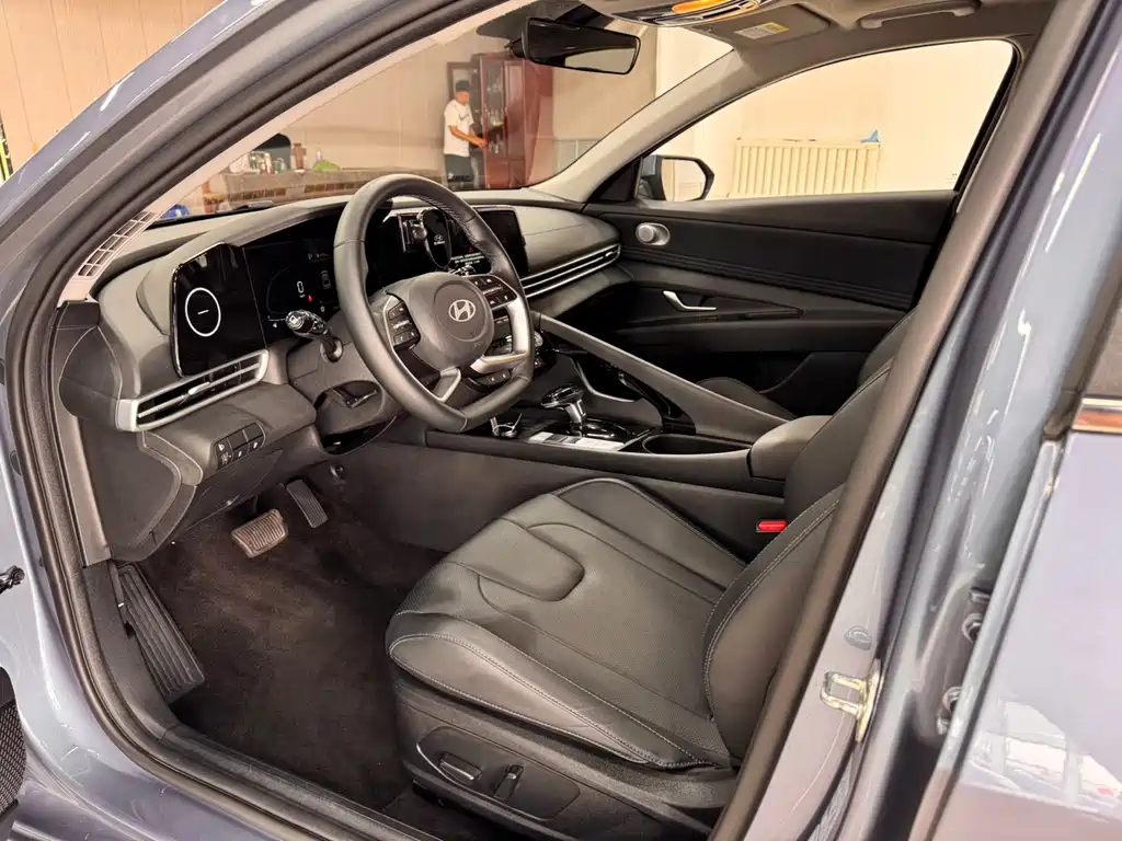 Hyundai Elantra 2023