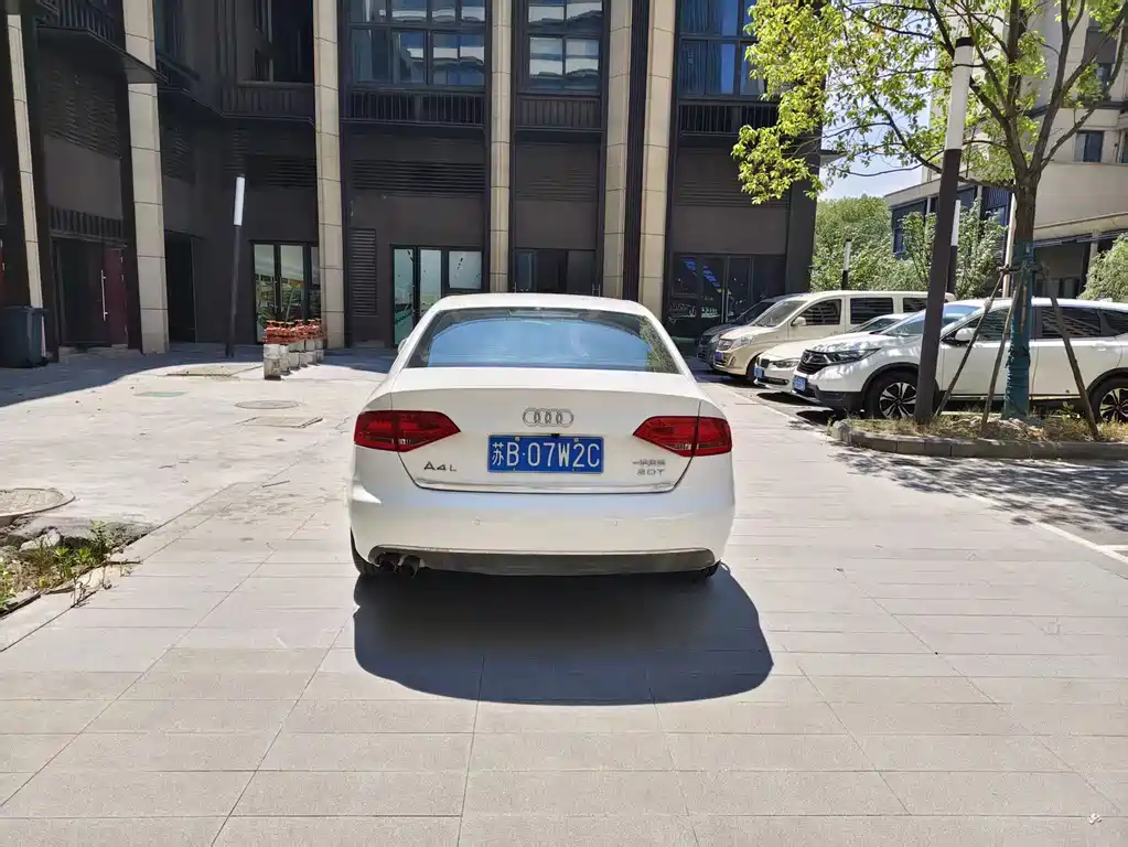 Audi A4L 2012