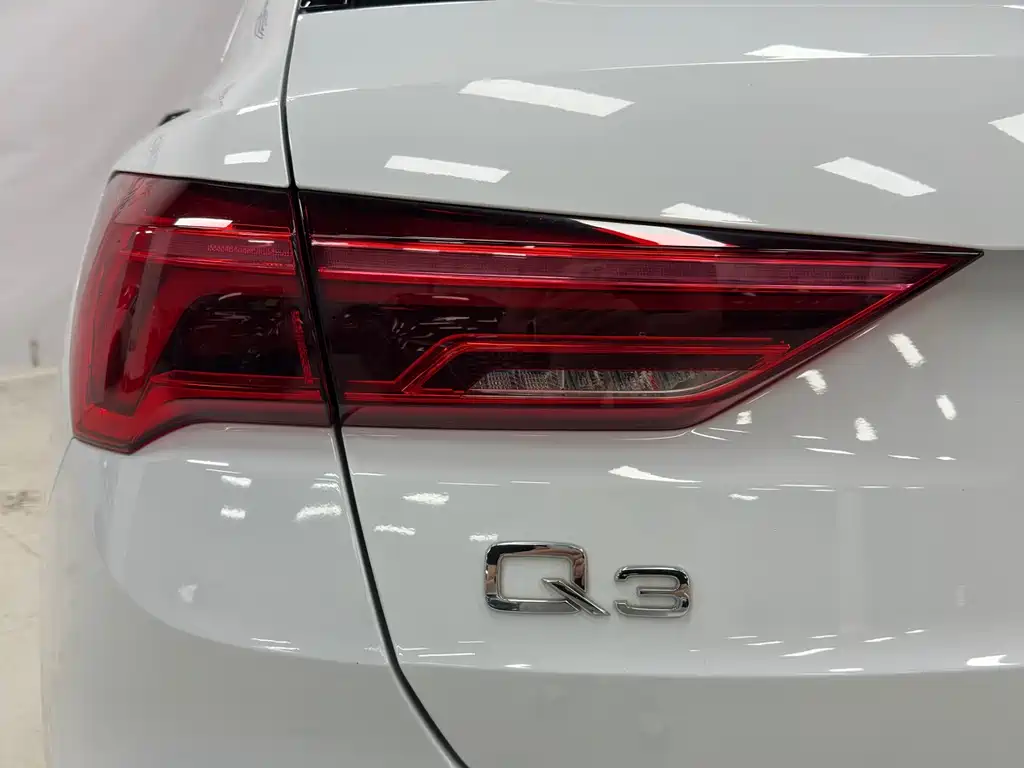 Audi Q3 2022 — фото 9