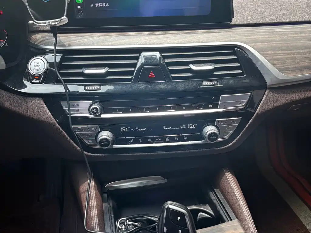 BMW 5 Series 2020 — фото 17