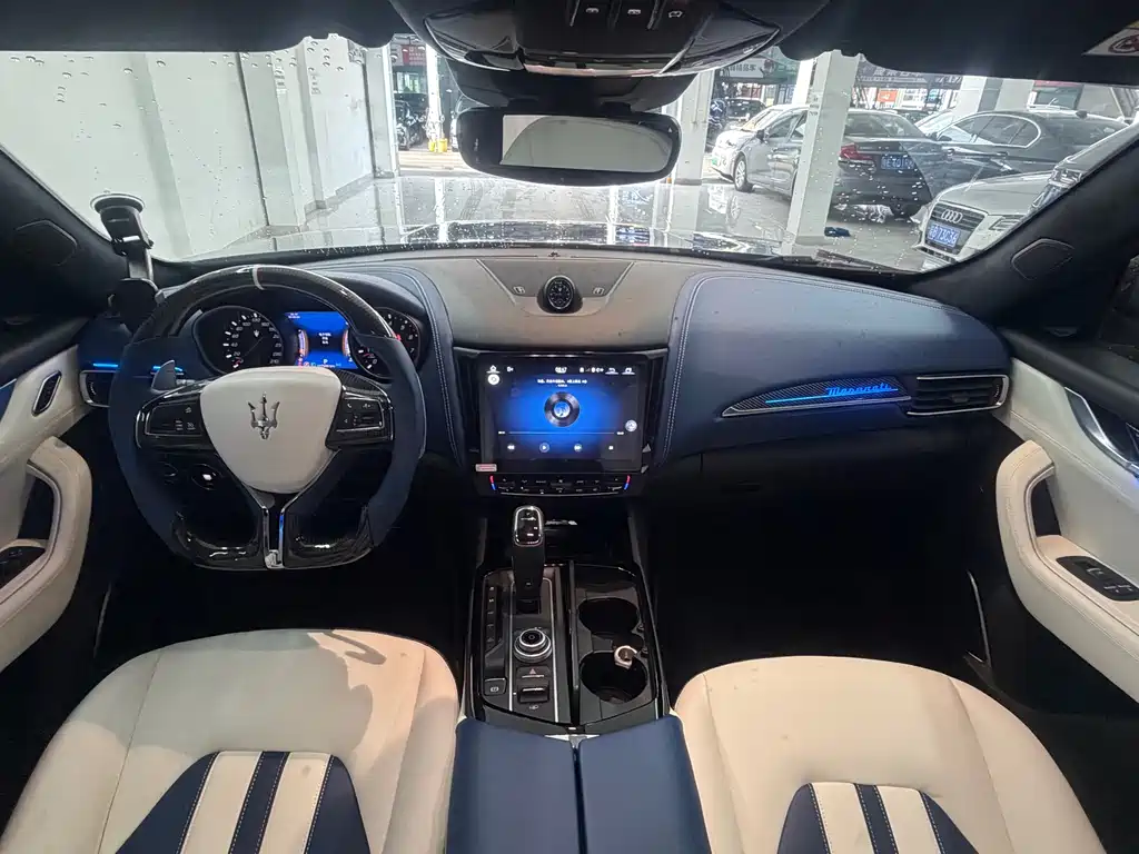 Maserati Levante 2019 — фото 13
