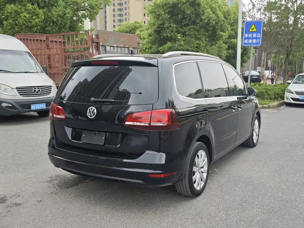 Volkswagen Sharan 2017 — фото 12