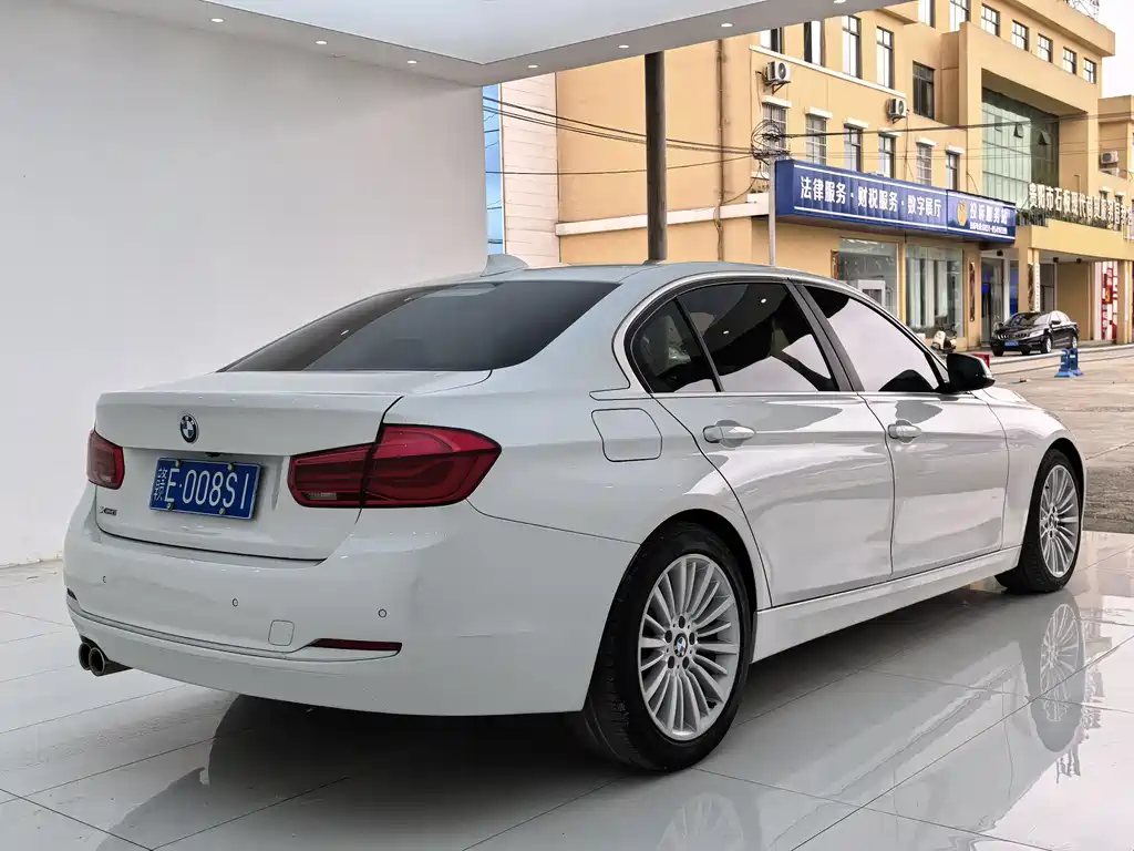 BMW 3 Series 2018 — фото 17
