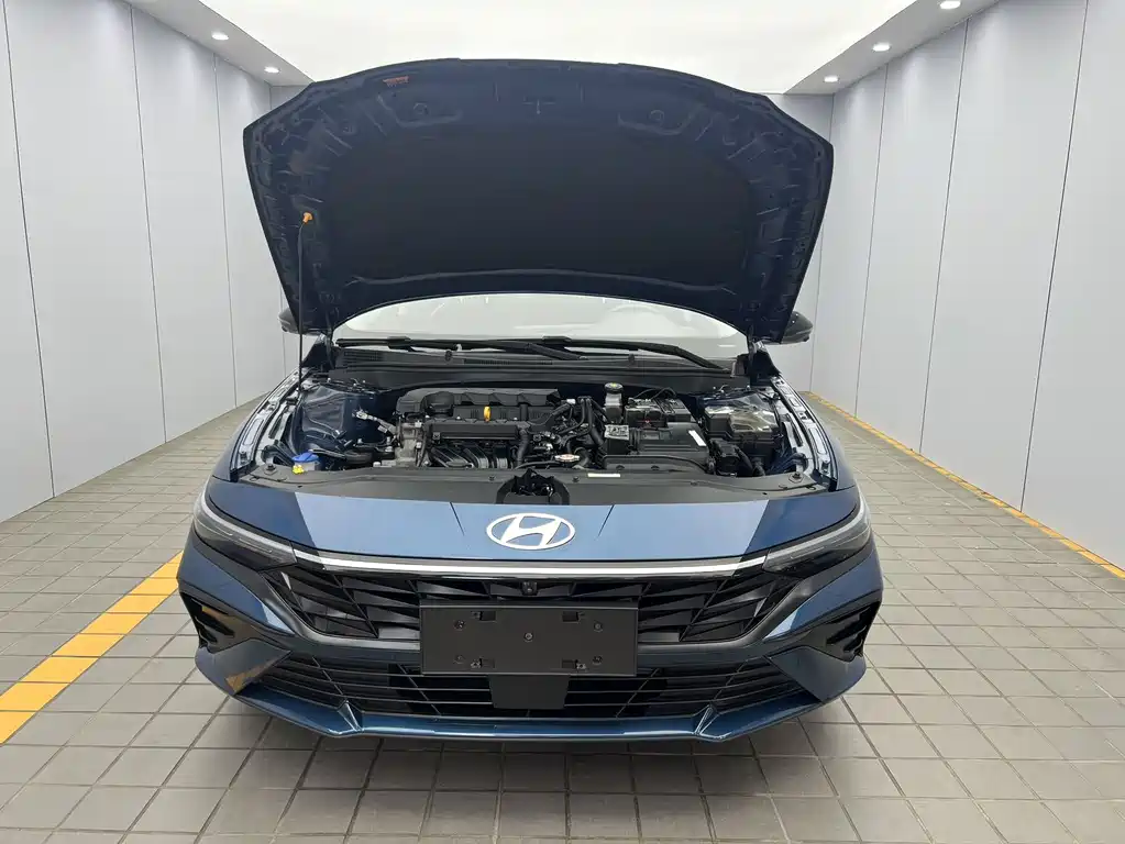 Hyundai Elantra 2023 — фото 19