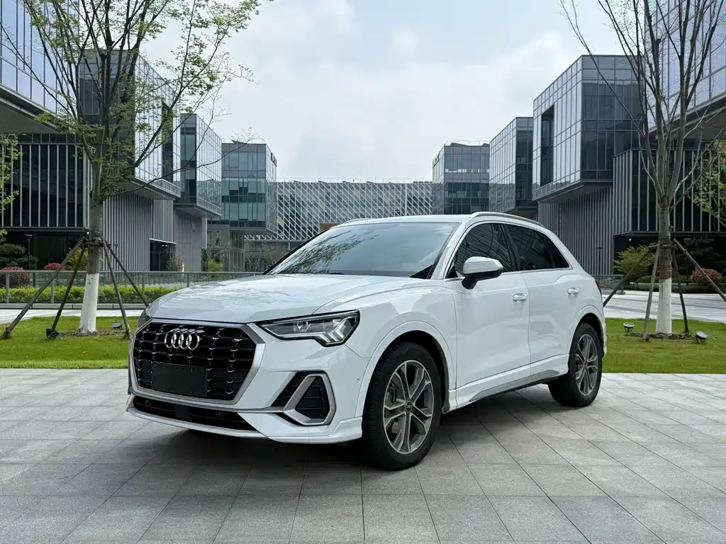 Audi Q3 2021 — фото 1