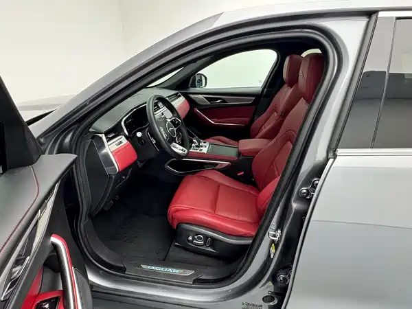 Jaguar F-PACE 2022