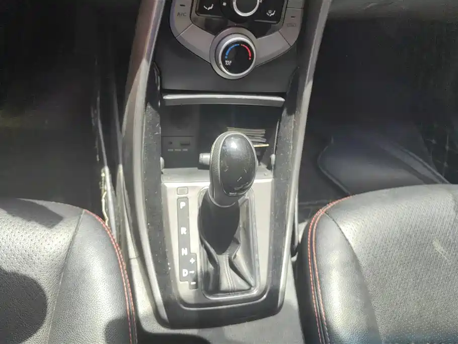 Hyundai Elantra Langdong 2015 — фото 16