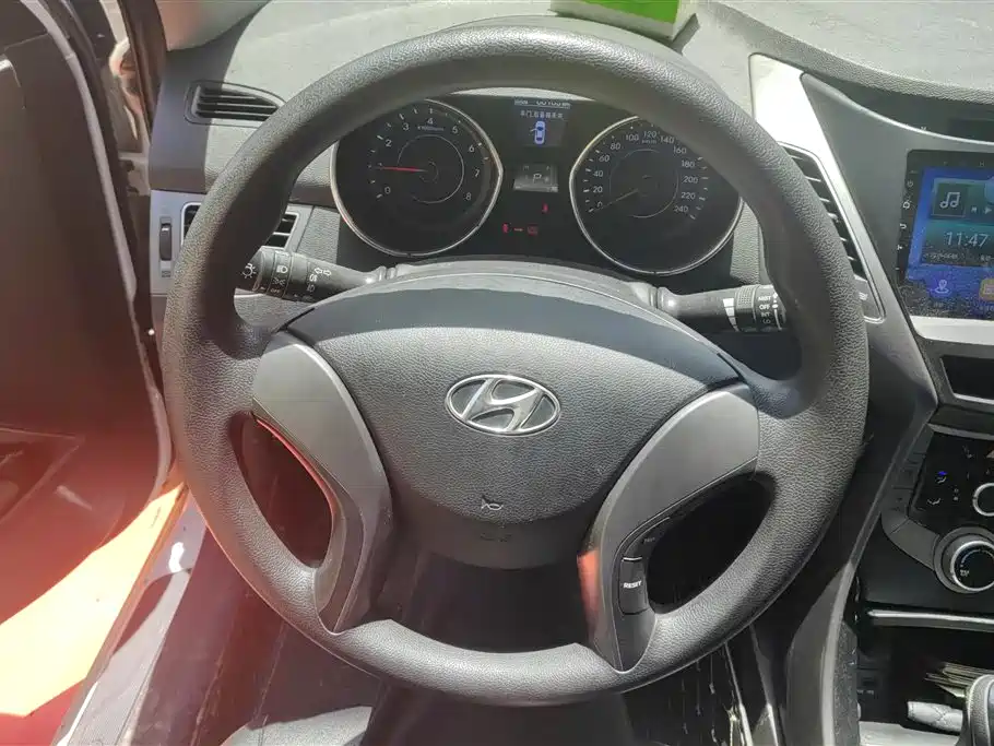 Hyundai Elantra Langdong 2015 — фото 15