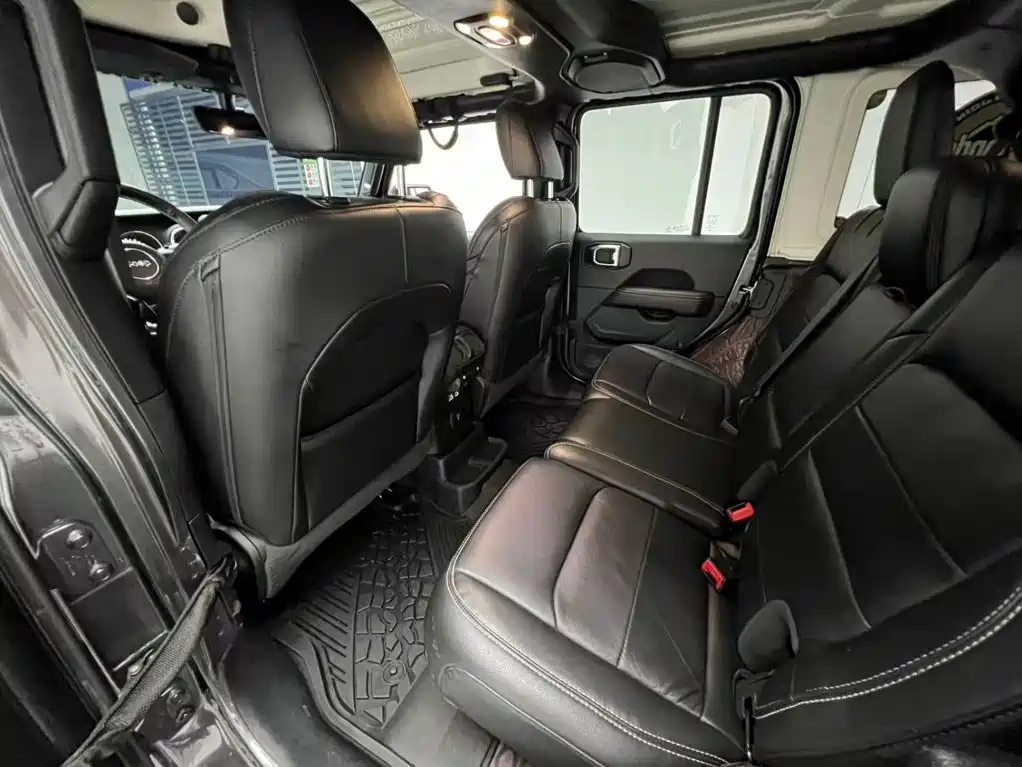 Jeep Wrangler 2021 — фото 12