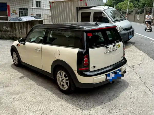 MINI Clubman 2012