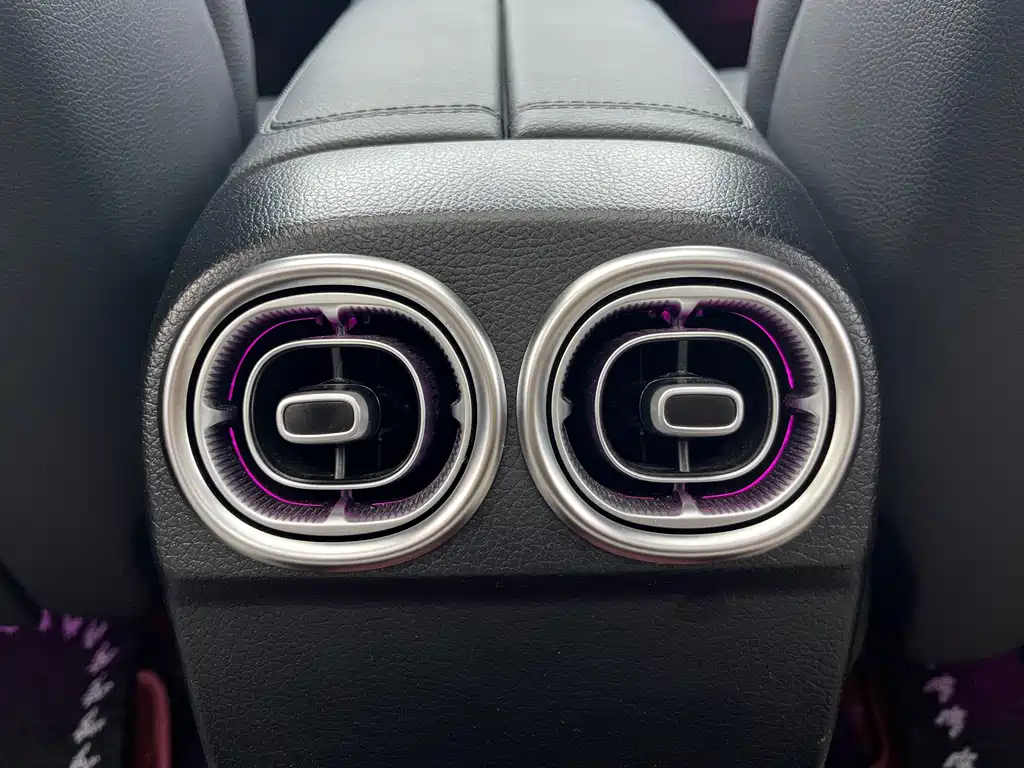 Mercedes-Benz C-Class 2024 — фото 16