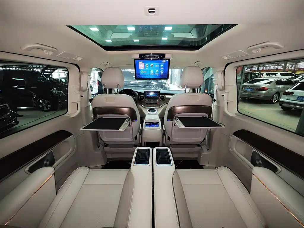Mercedes-Benz V-Class 2023 — фото 7