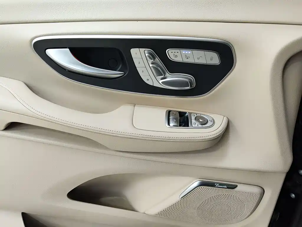 Mercedes-Benz V-Class 2023 — фото 21