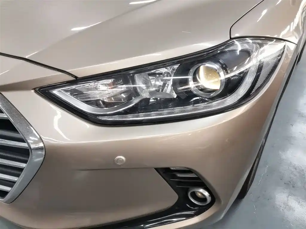 Hyundai Elantra 2016 — фото 24