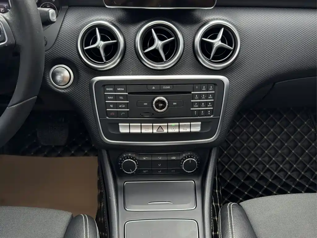 Mercedes-Benz A-Class 2017 — фото 5