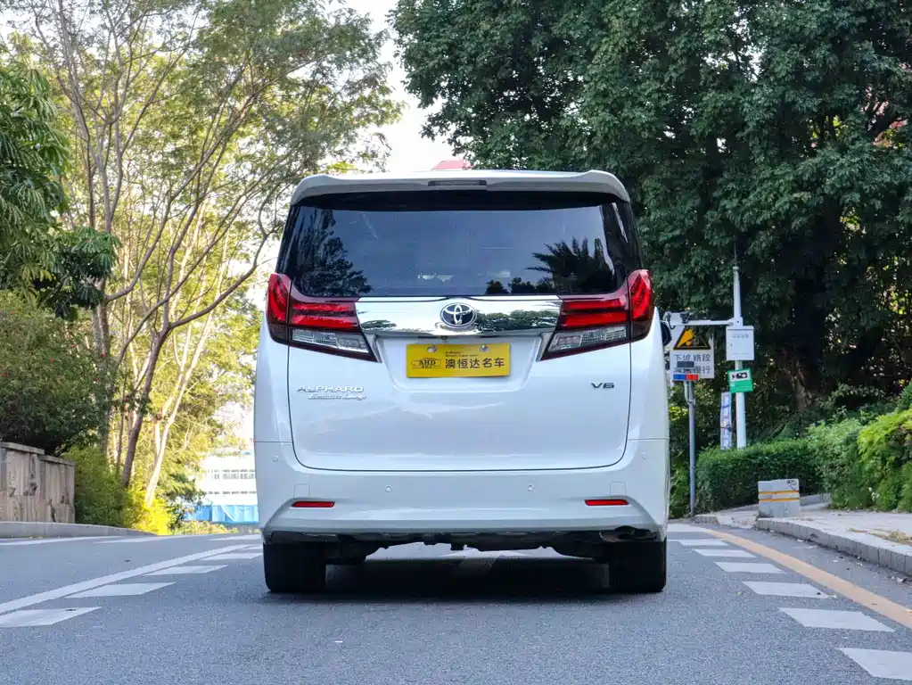 Toyota Alphard 2018 — фото 15