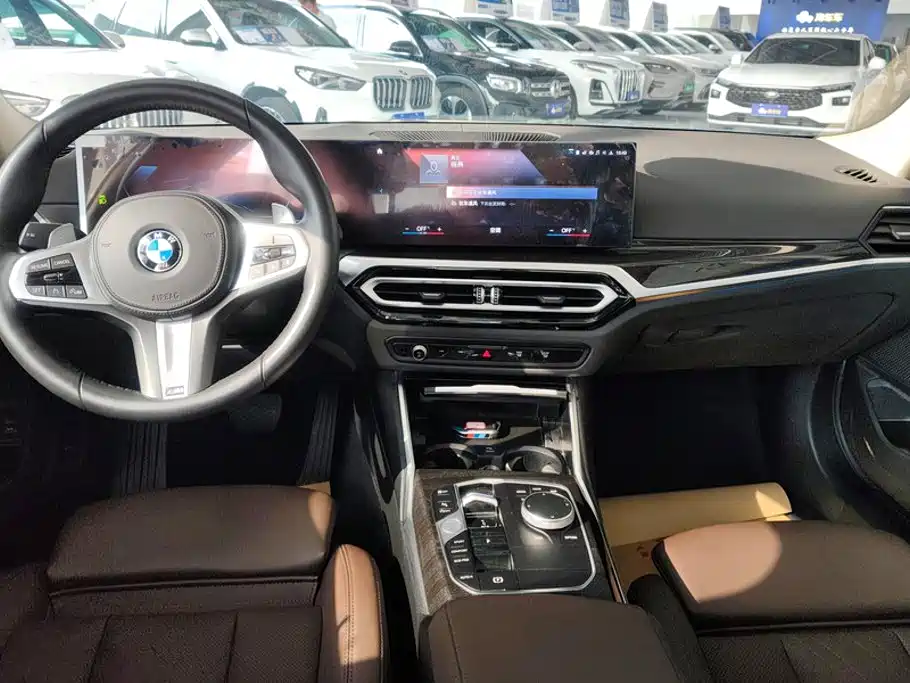 BMW 3 Series 2023 — фото 12