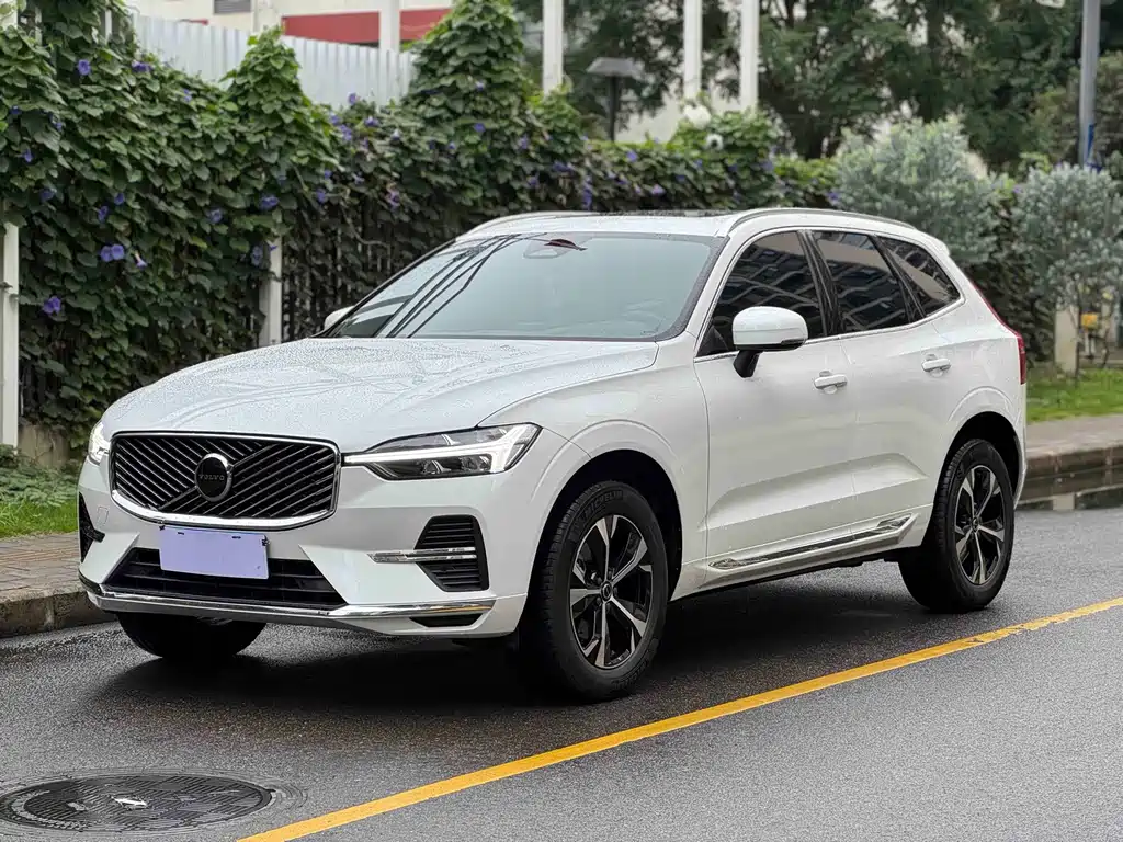 Volvo XC60 2025 — фото 1