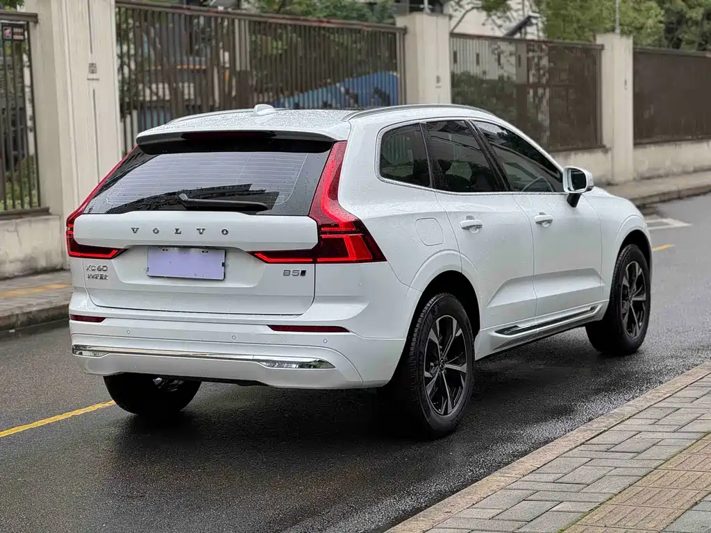 Volvo XC60 2025 — фото 8