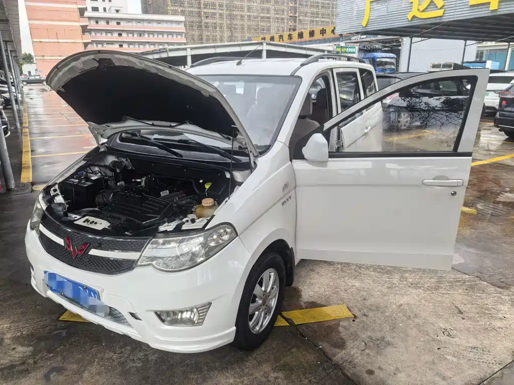 Wuling Hongguang 2018 — фото 16