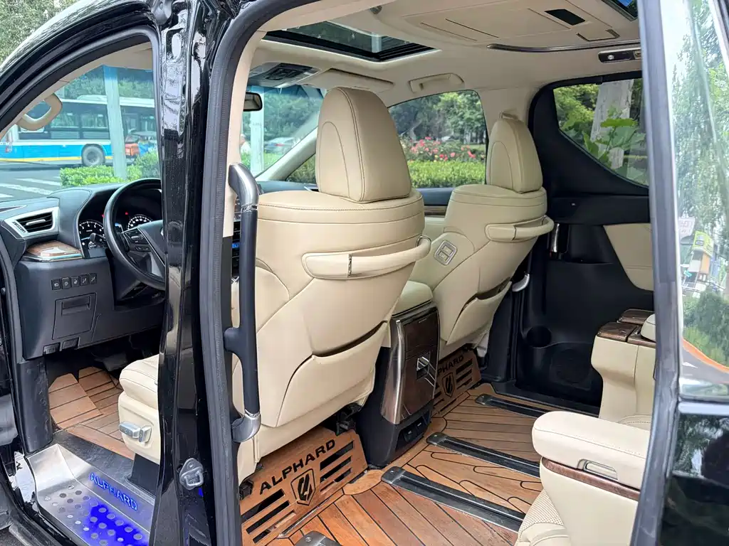 Toyota Alphard 2018 — фото 11