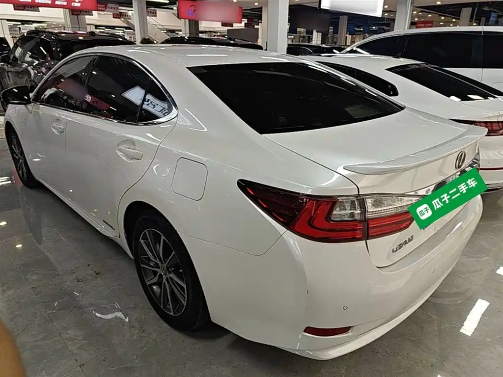 Lexus ES 2018 — фото 5