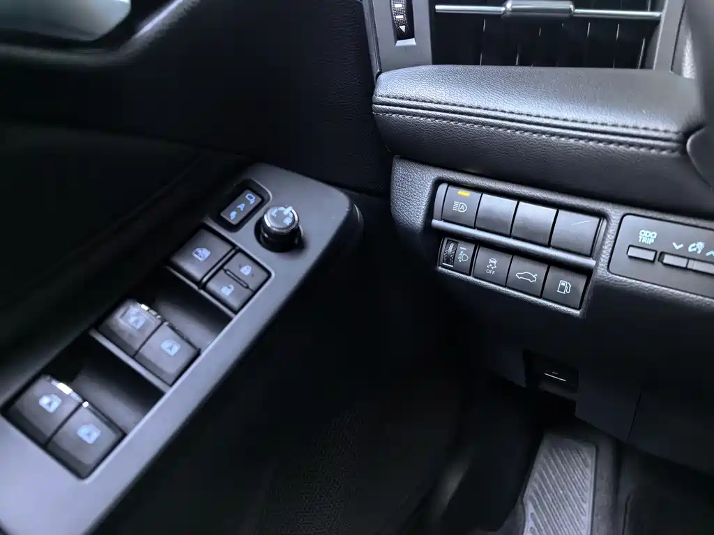 Toyota Avalon 2023 — фото 17