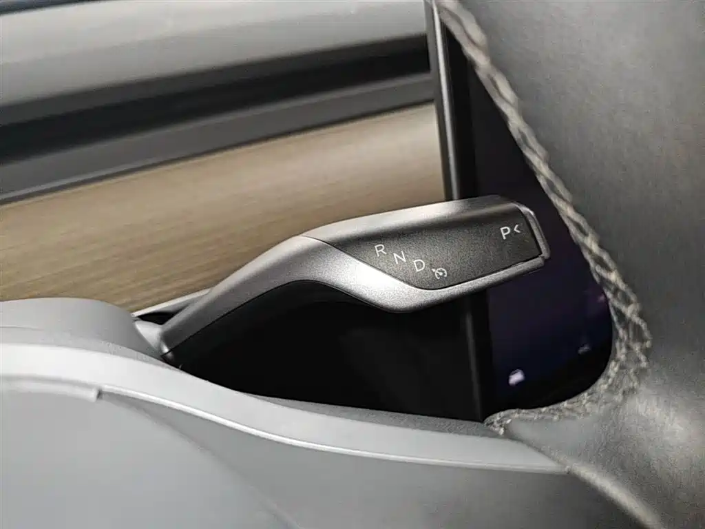 Tesla Model Y 2023 — фото 14