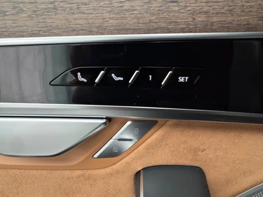 Audi A8 2021 — фото 20