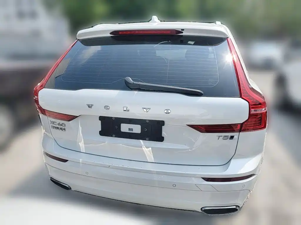 Volvo XC60 2018 — фото 10