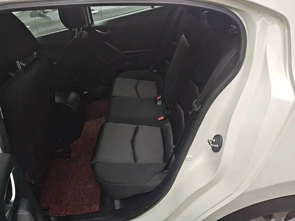 Mazda 3 Axela 2014 — фото 24