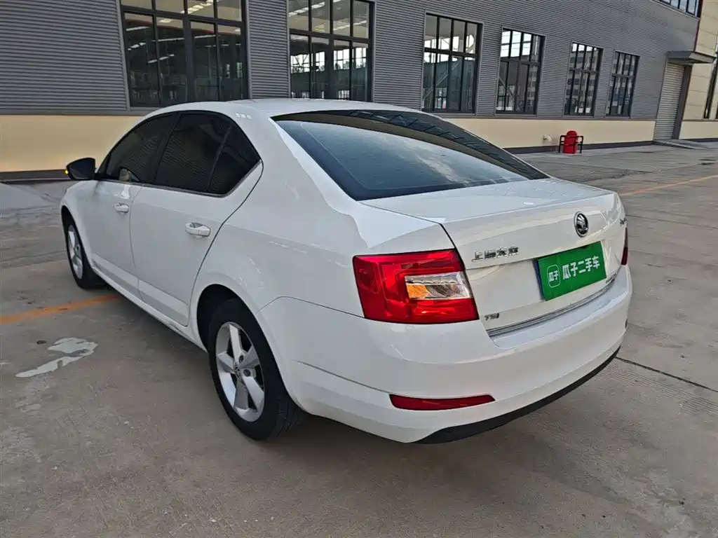 Skoda Octavia 2015 — фото 5