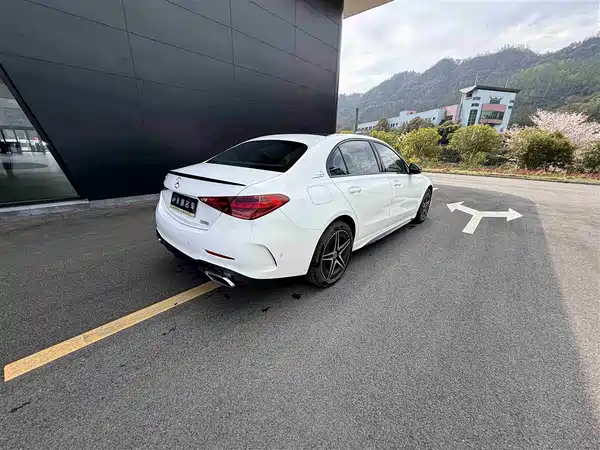 Mercedes-Benz C-Class 2024