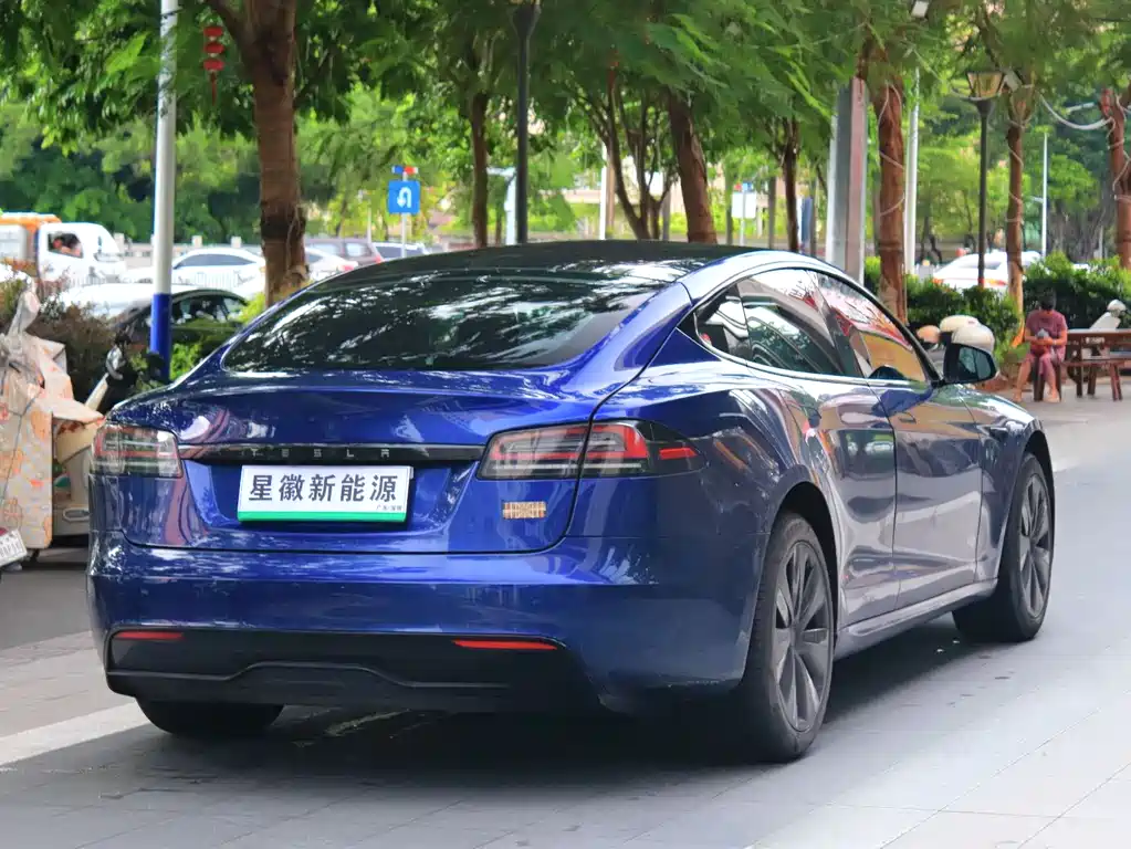 Tesla Model S 2023 — фото 17