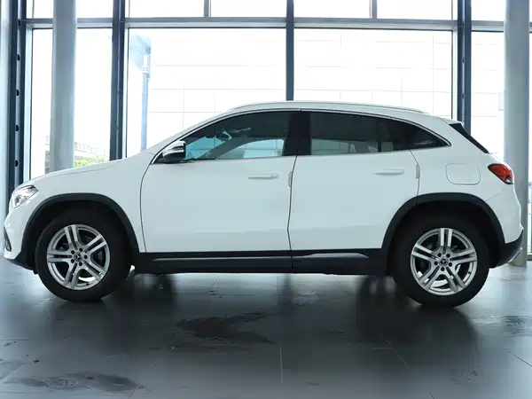 Mercedes-Benz GLA 2024