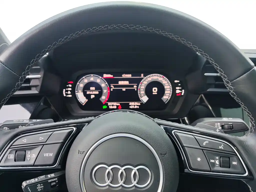 Audi A3 2023 — фото 17