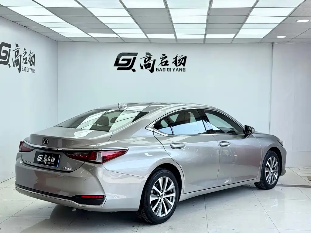 Lexus ES 2021 — фото 27