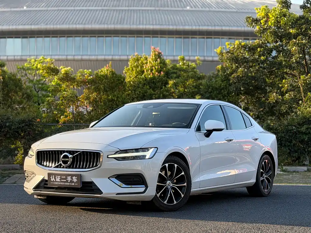 Volvo S60 2020 — фото 1