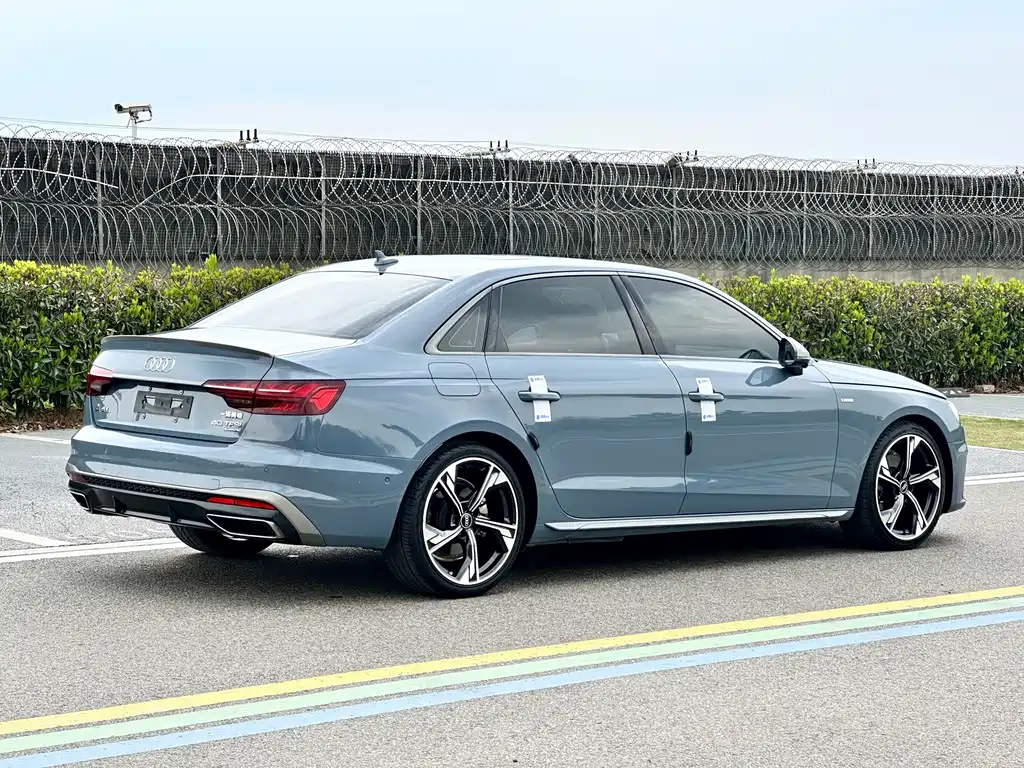 Audi A4L 2022 — фото 7