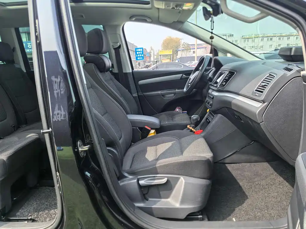 Volkswagen Sharan 2018 — фото 15