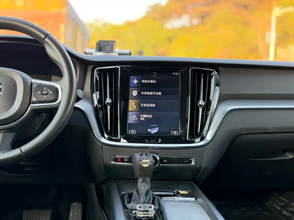 Volvo S60 2020 — фото 15