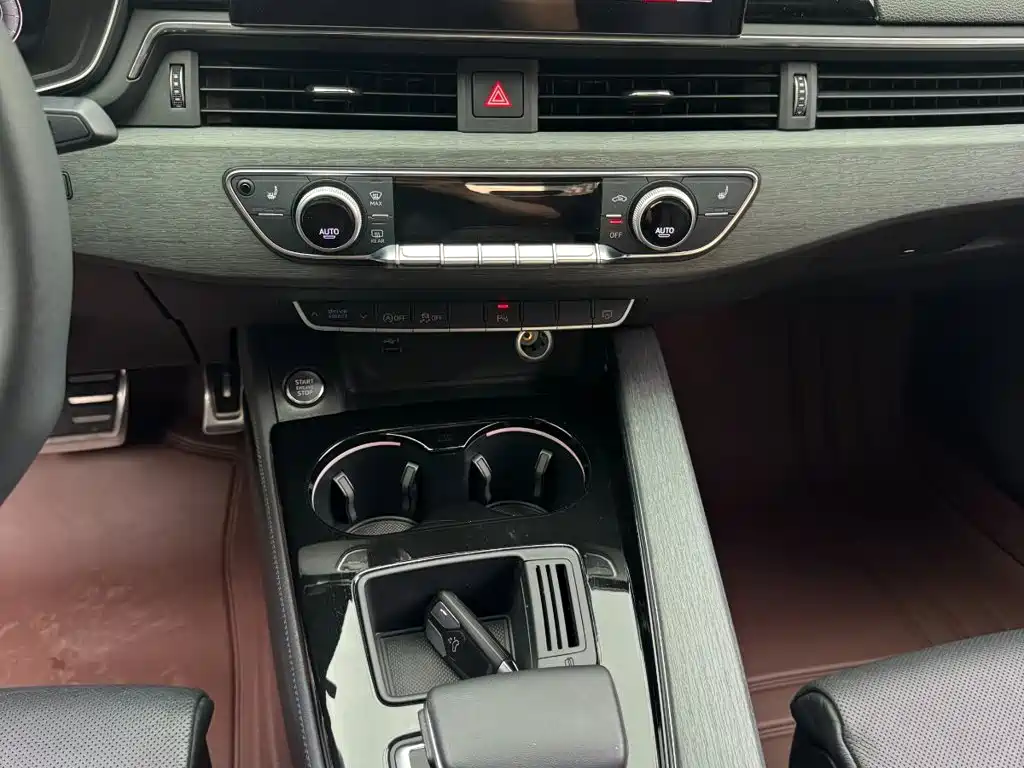Audi A4L 2023 — фото 16