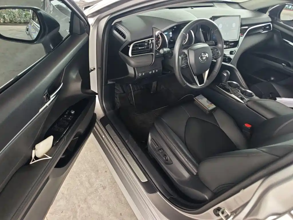 Toyota Camry 2022 — фото 16