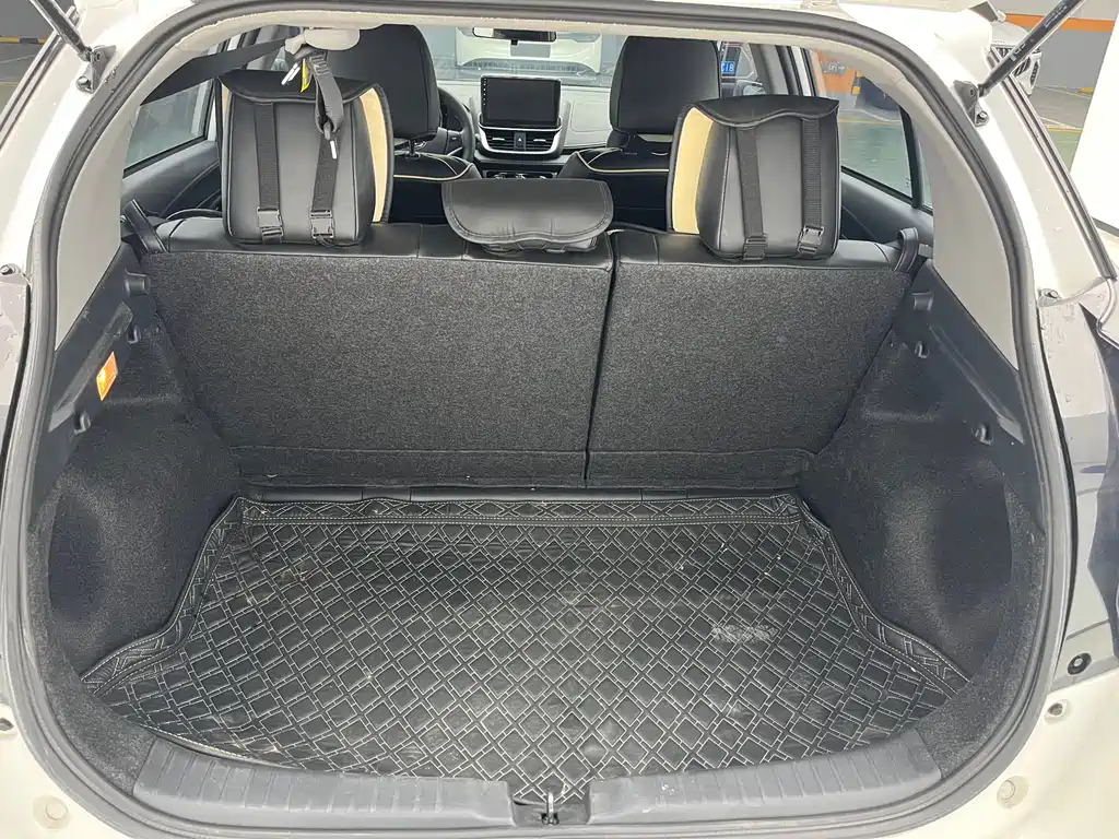 Toyota Yaris L 2022 — фото 11