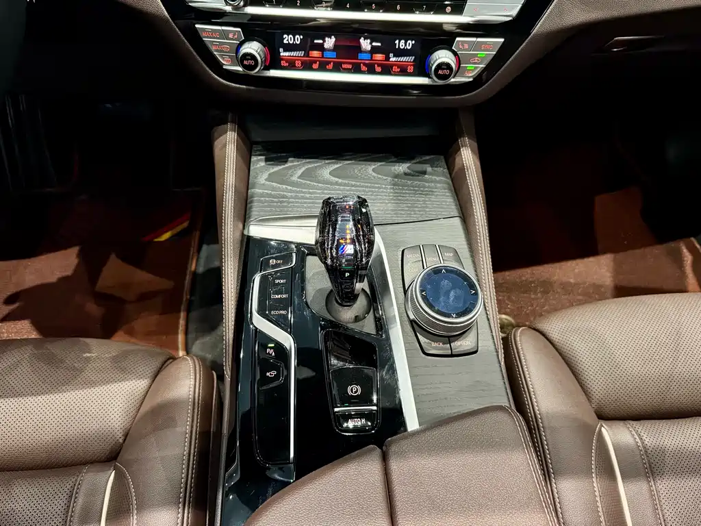 BMW 5 Series 2022 — фото 10