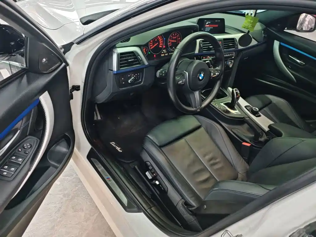 BMW 3 Series 2018 — фото 16