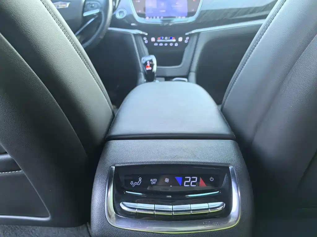 Cadillac XT6 2021 — фото 4