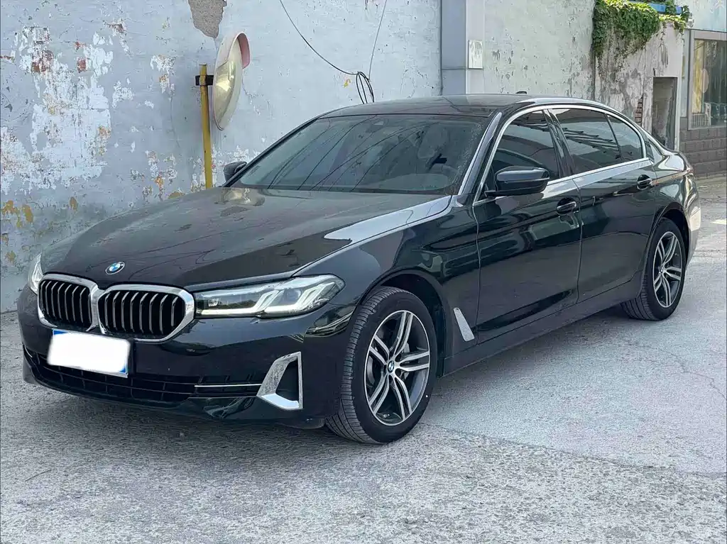 BMW 5 Series 2023 — фото 1