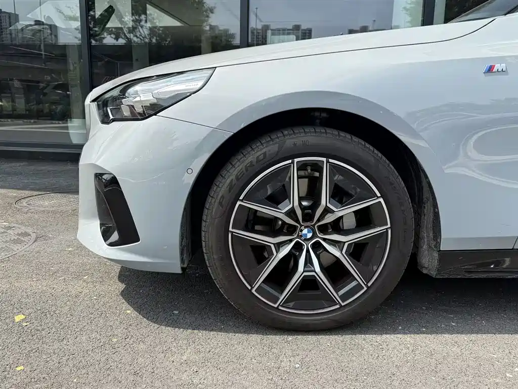 BMW 5 Series 2025